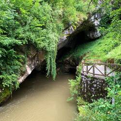 Und hier fließt sie rein.