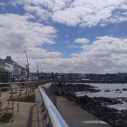 Promenade in Portstewart ohne Tourifallenshops
