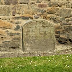 Graf op een begraafplaats van een kat genaamd "cruickshanks"