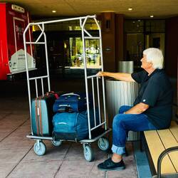 Warten auf den Shuttlebus