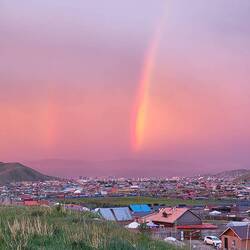 Regenbogen beim Sonnenaufgang