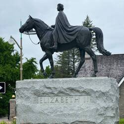 Elisabeth II Statue