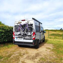 Campingplatz mit kleinem Meerblick