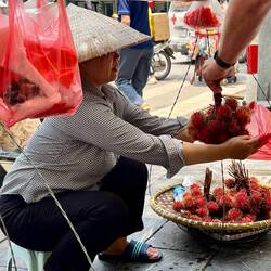 Ein Bündel Rambutan für etwa 3.60€