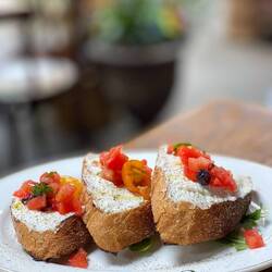 Bruschetta Tricolore