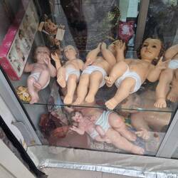 Menschen hier lieben kindliche Jesusfiguren