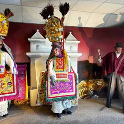Festkleidung aus dem Raum Quito zum Sonnenfest