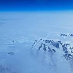 A small glimpse of the snow-white wasteland of Greenland