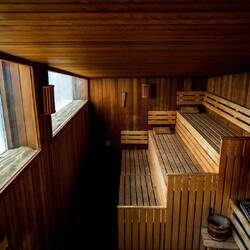 Die Campingplatz-eigene Sauna wird auf Herz und Nieren geprüft... Test bestanden!