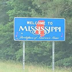 We merge onto I59 and enter Mississippi at Meridian. The landscape to Laurel becomes flat again