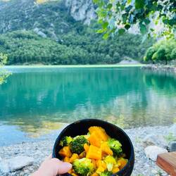 Abendessen mit Seeblick 😋🏞️, da schmeckt es gleich doppelt so gut 😊 😋