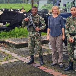 Für mich wird das Gewehr nach vorne genommen.