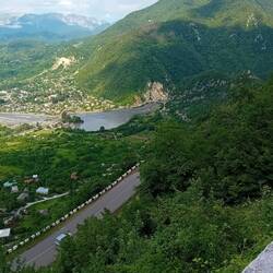 From Tsageri we climb a steep (450m in 4.5km) ridge, which served as defense line in the past