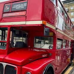 Busrundfahrt mit Essen und Trinken