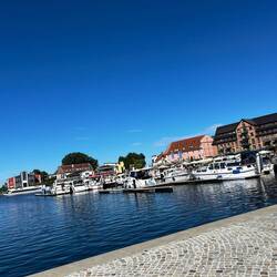 Hafen von Waren