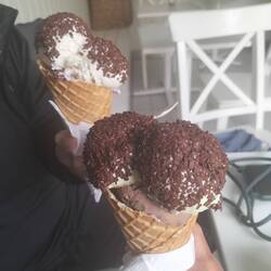 Wohl das beste Eis in DK lt .den Einheimischen (Ryå Is). Danke für die Empfehlung Jani und Thomas