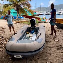 er hat das neue Dinghicover angepasst