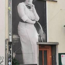 Mir gefällt es sehr gut, wie Bild und Fassade zusammengefügt wurden!