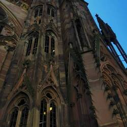 Von außen kann man sich vorstellen, wie eng die Wendeltreppe ist! Diese ist für den Abstieg.