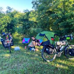 Unser heutiges Domizil, eine schöne Wiese weit ab der Zivilisation