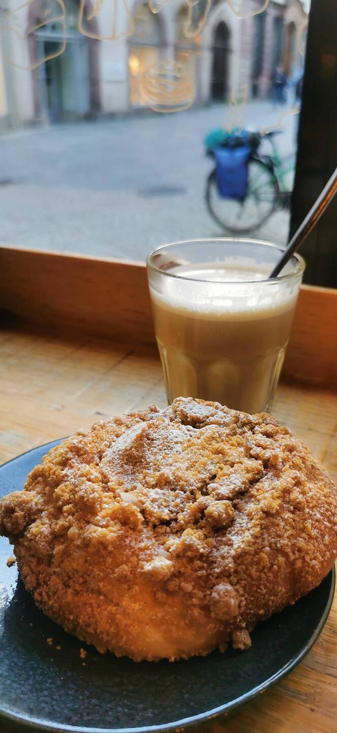 Das Streuselbrötchen kann eindeutig nicht mit dem Richtericher mithalten - zu wenig Streusel 😉