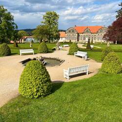 Kleines Schloss mit schön angelegtem Barockgarten