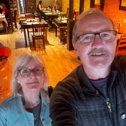 Great dinner spot ((Ribs and Salmon!) in Fromista