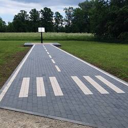 Erinnert an Matthias Rust, der 1987 mit dem Leichtflugzeug auf dem Roten Platz landete