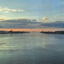 Sonnenuntergang im Hafen von Rostock