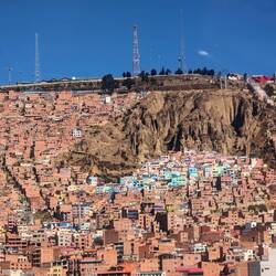 Ist das Haus nicht fertiggestellt, zahlt man weniger Steuern - daher sind die meisten Häuser farblos