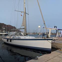 Una bella Hallberg-Rassy ormeggiata