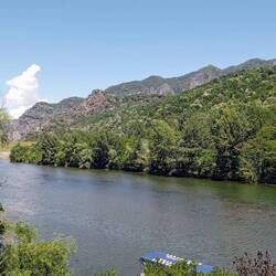 Dahinter fließt die Alt