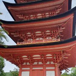 Auf dem Rückweg kommen wir an der 5-stöckigen Pagode ...