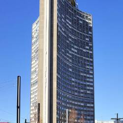 Europaturm (37 Etagen, 112 Meter)