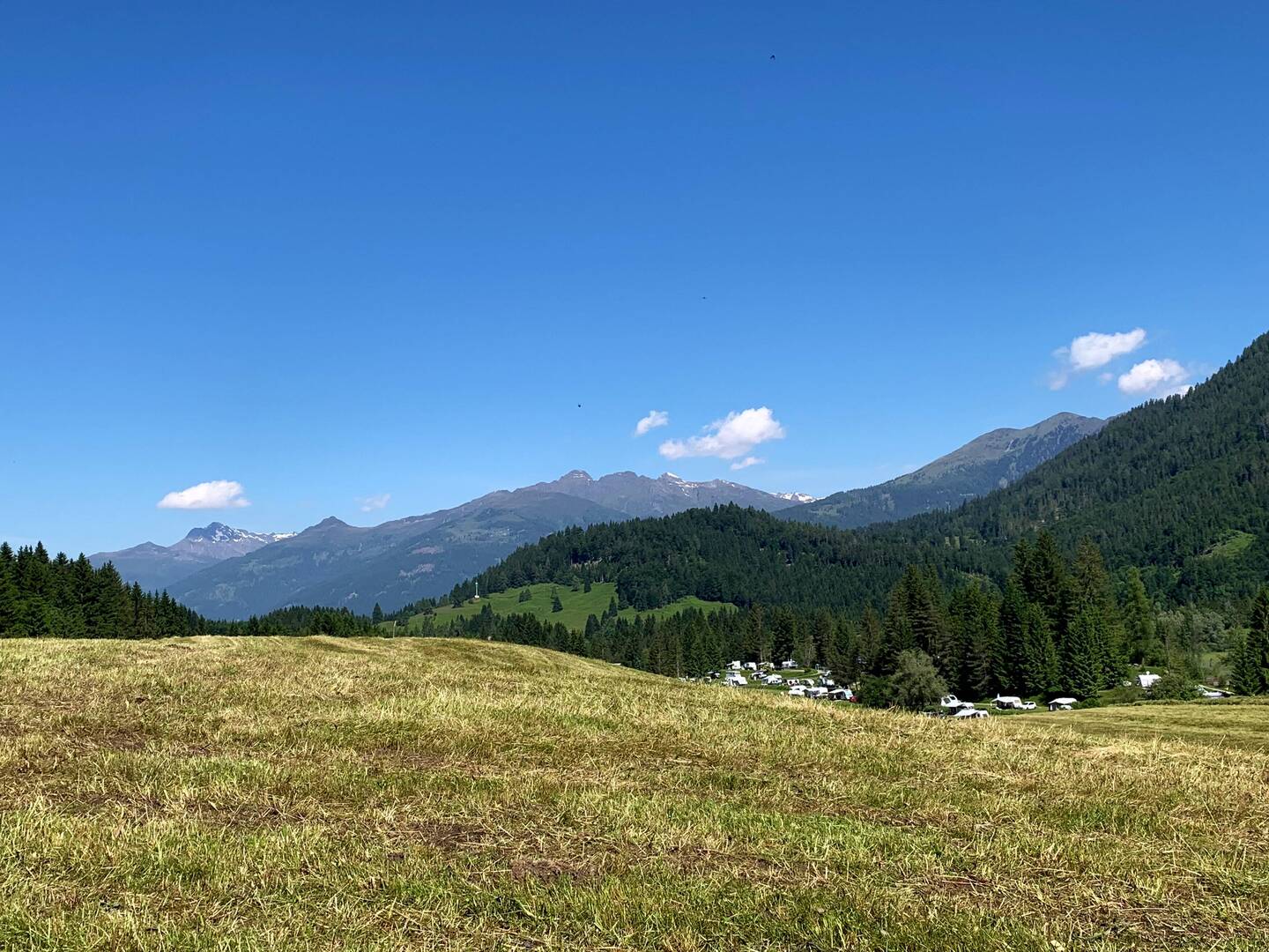 Idyllischer kann ein Campingplatz doch kaum liegen!