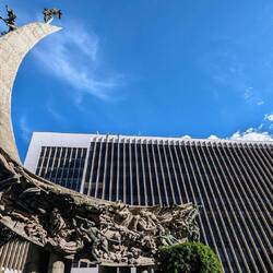 Monumento a la Raza & Gobernación de Antioquia