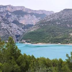 La Sainte du Croix mit Einfahrt zur Verdon Schlucht
