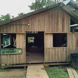 Wohnhaus/Hostel/Einkaufsladen von außen...