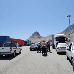Confusion after the border crossing. Which way to go?