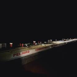 Auch Tanker fahren hier: Diesen 300 Meter langen Tankzug haben wir nachts in der Innenkurve überholt