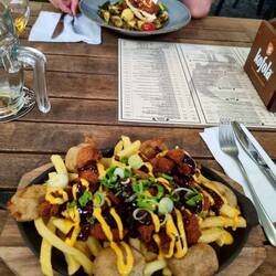Fried chicken with hot sauce