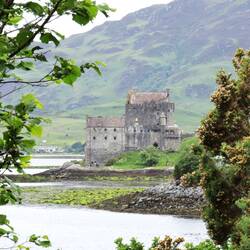 Eilean Donan Castle - von der anderen Seite würde man auch die Brücke sehen.