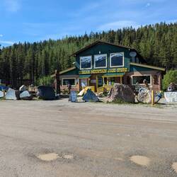 Jade in jade city (Steine vor dem Laden)