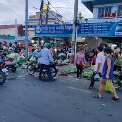 The busy morning food market