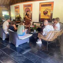 immer dä Schriibchram bevor mer dänn äntli s'Zimmer gseht