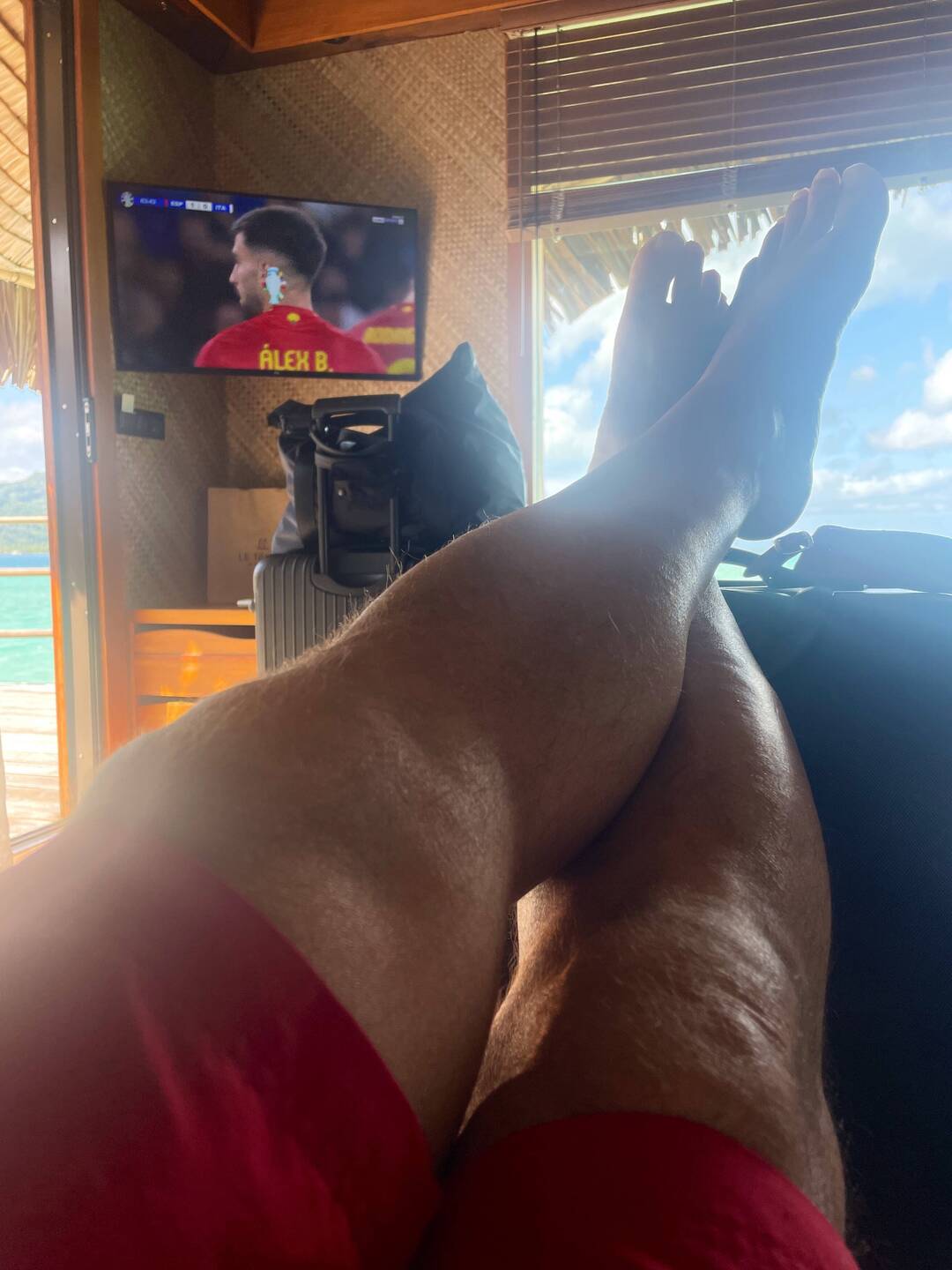 währed em packe nachli Fuessball luege und dänn en sehr luute Schrei...