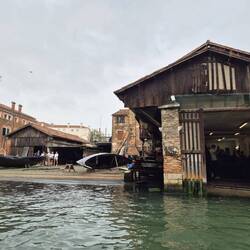 Can you see the gondolas?