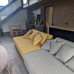 Aufenthaltsbereich und Küche