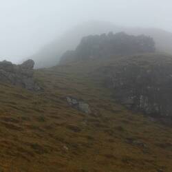 Ein liegender Riese, schaut sich den Sternhimmel an?