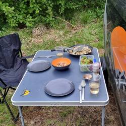 Immerhin mit Drei-Gänge-Essen
